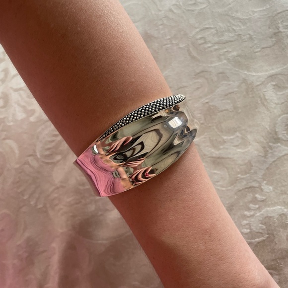 Sterling silver cuff bracelet - Picture 2 of 3